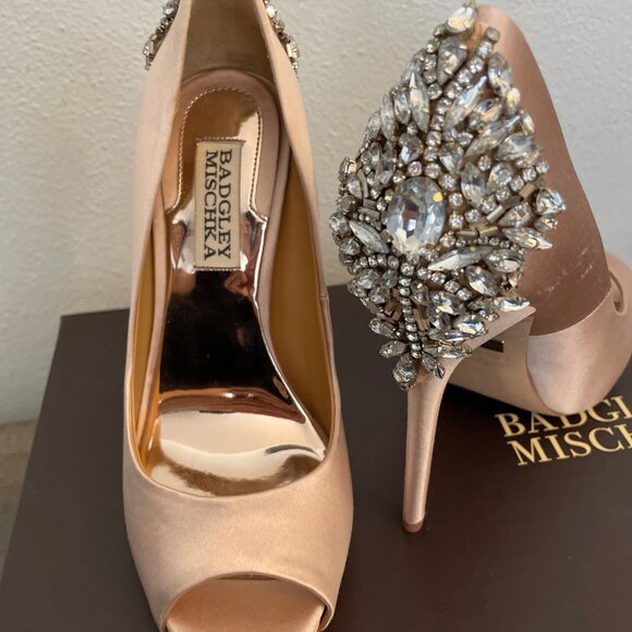 Badgley Mischka Satin Heels – Soft Pink with Crystal Embellishments – Size 5.5 - Picture 4 of 10
